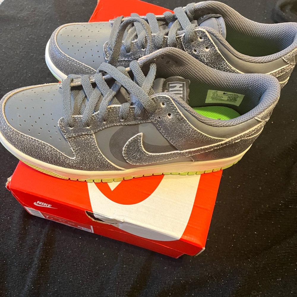 Nike Dunk Low SE GS 'Halloween Cauldron' NWT Y Size 7 Women’s Size 9 - Picture 9 of 9